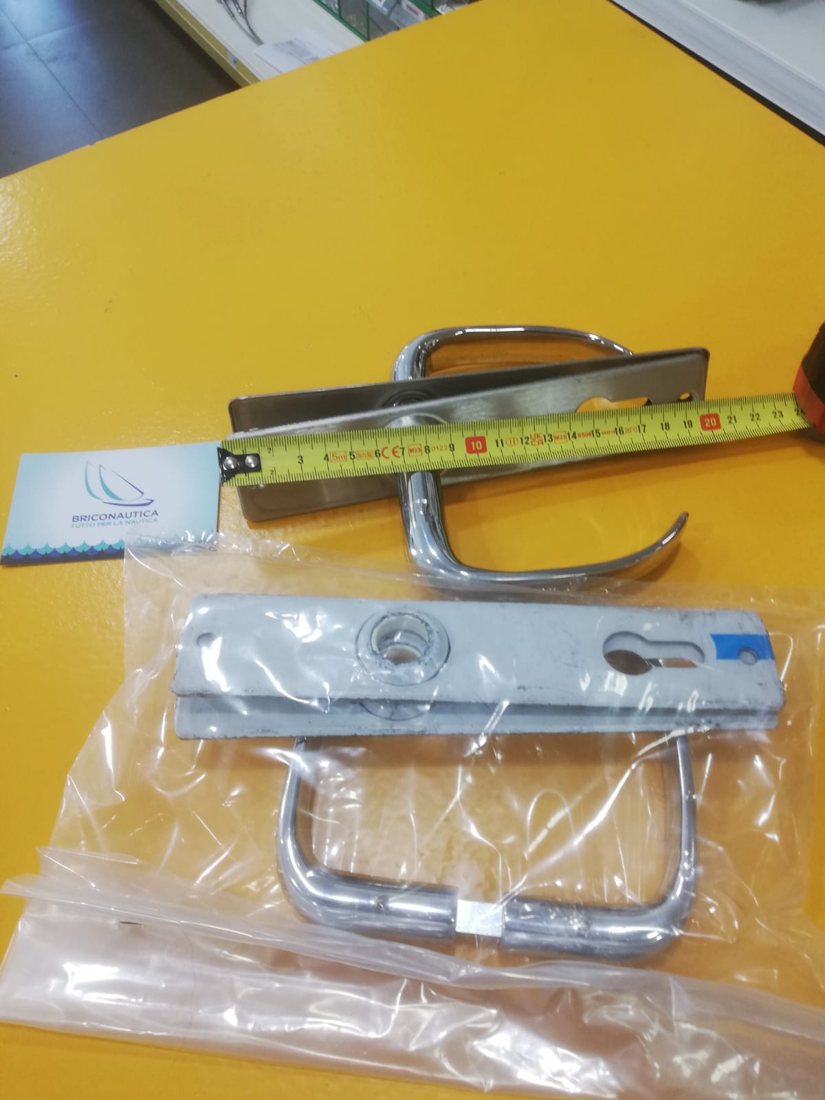 Maniglie per porta con mostrine Inox